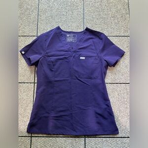 Figs purple fitted top size S